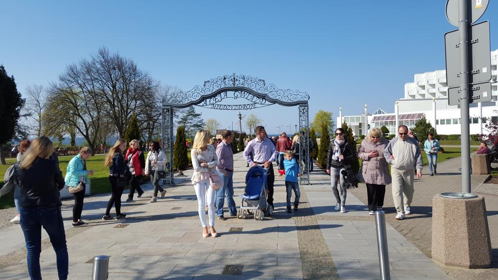 Hôtel Osrodek Wczasowy Zloty Dab - Domki à Miedzyzdroje Extérieur photo