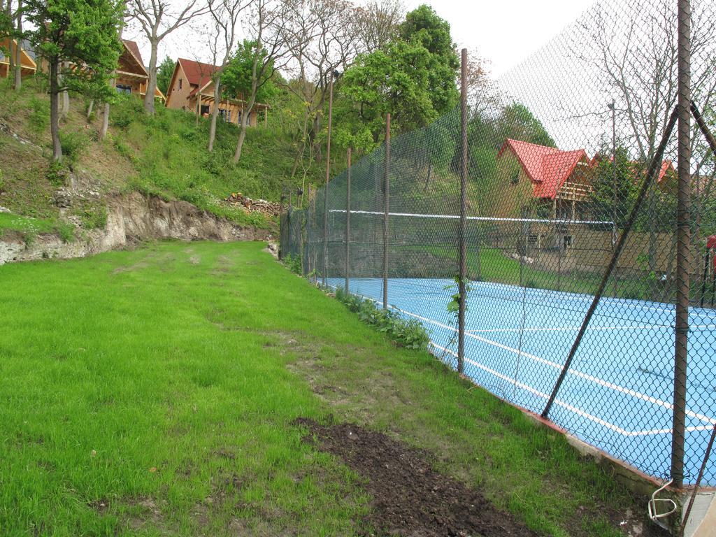 Hôtel Osrodek Wczasowy Zloty Dab - Domki à Miedzyzdroje Extérieur photo